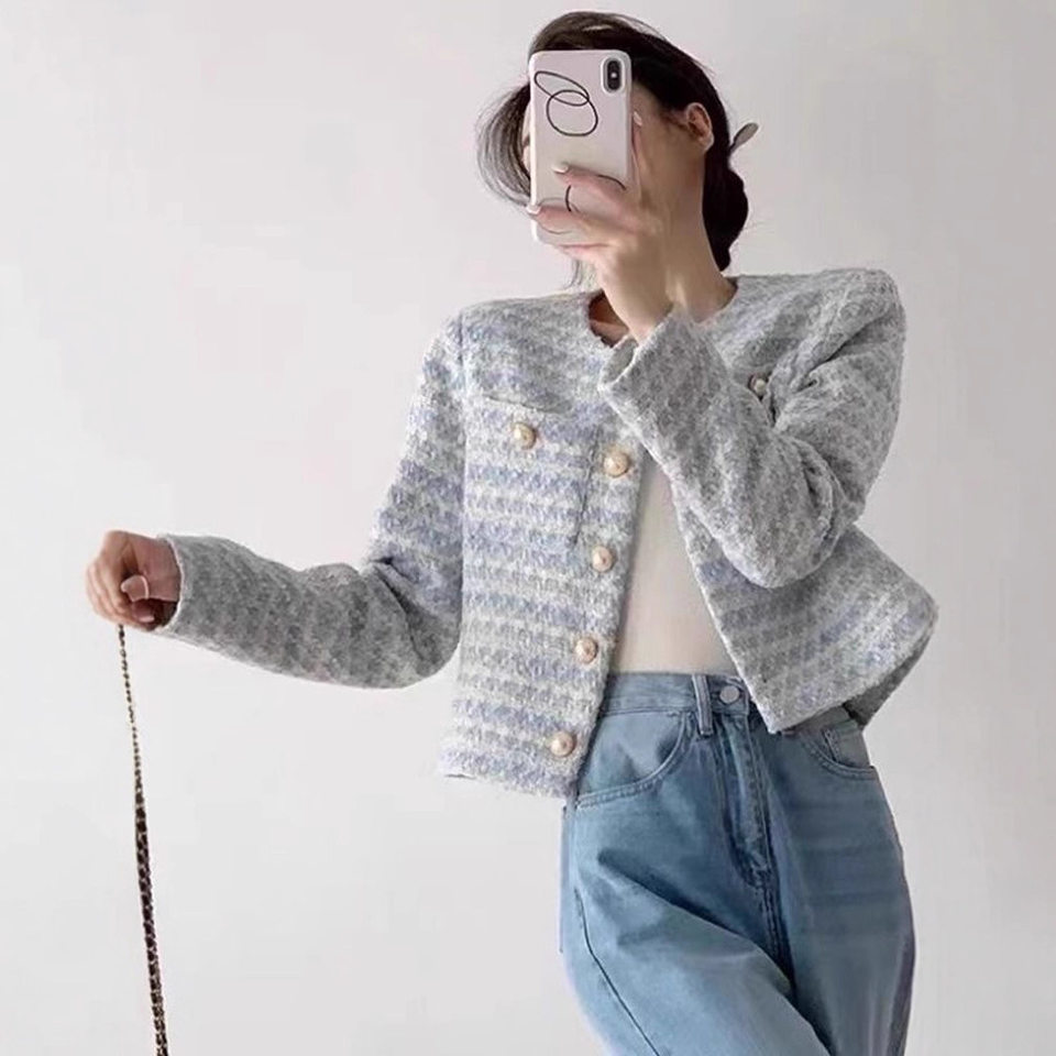 Áo khoác ngắn nữ cổ tròn dài tay phong cách thanh lịch cúc ngọc trai — Xanh nhạt