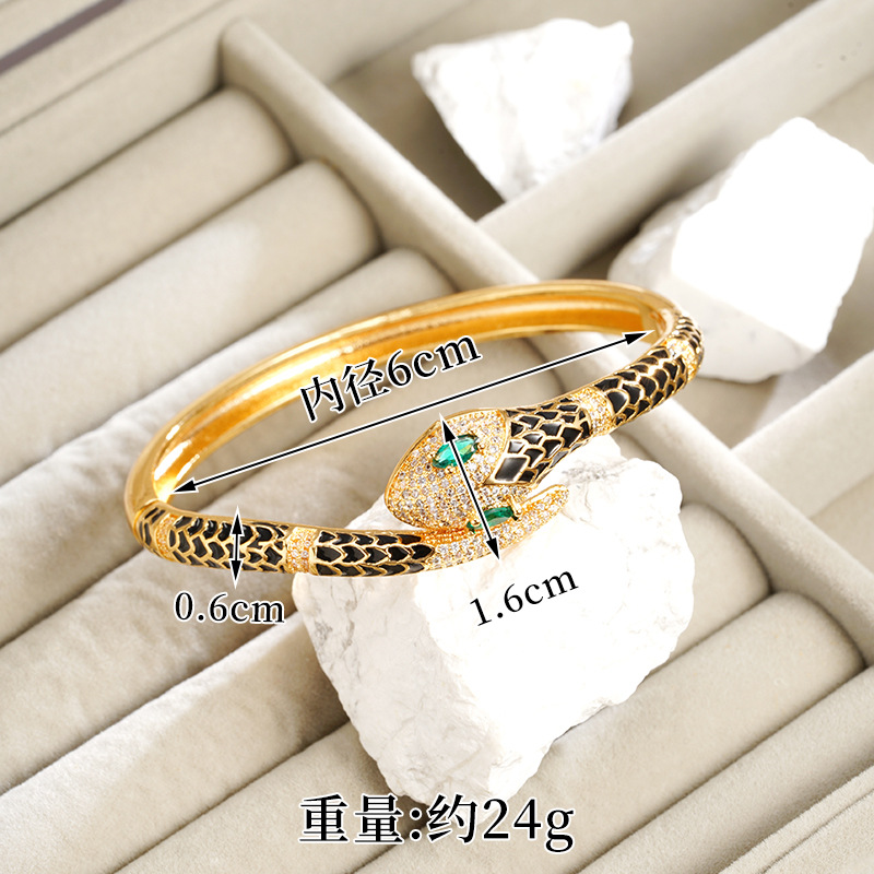 Brazaletes de serpiente de arena transfronteriza de 18 quilates, anillos de cabeza de serpiente de ojos verdes, joyas de mano chinas retro