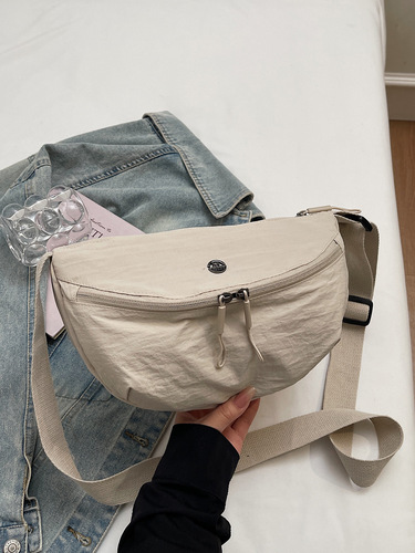 Nylon crescent waist bag for women, simple outdoor style mobile phone bag, ultra-light chest bag, adjustable shoulder strap, can be sent on behalf of you