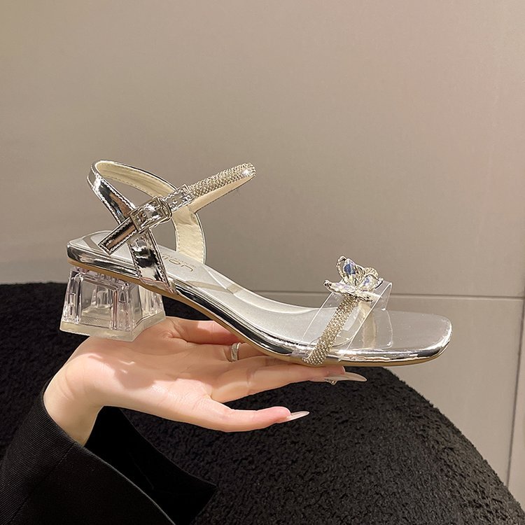 Hot-Selling Items Are on the Shelves and Sold as Soon as They Are Released. the Factory Has Sufficient Stock of Off-White Silver One-Strap Sandals with Pointed Toes in Wenzhou, Zhejiang