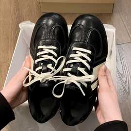 休闲运动舒适面包鞋网红新款小众黑色百搭设计感板鞋软底德训鞋女