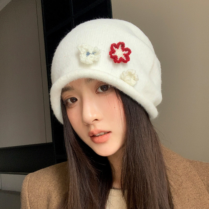 韓国風の甘い花のパイル帽子、防風性と暖かいウールの帽子、春と秋の新しい多用途の帽子、女性の顔が見える小さな防寒帽子|undefined