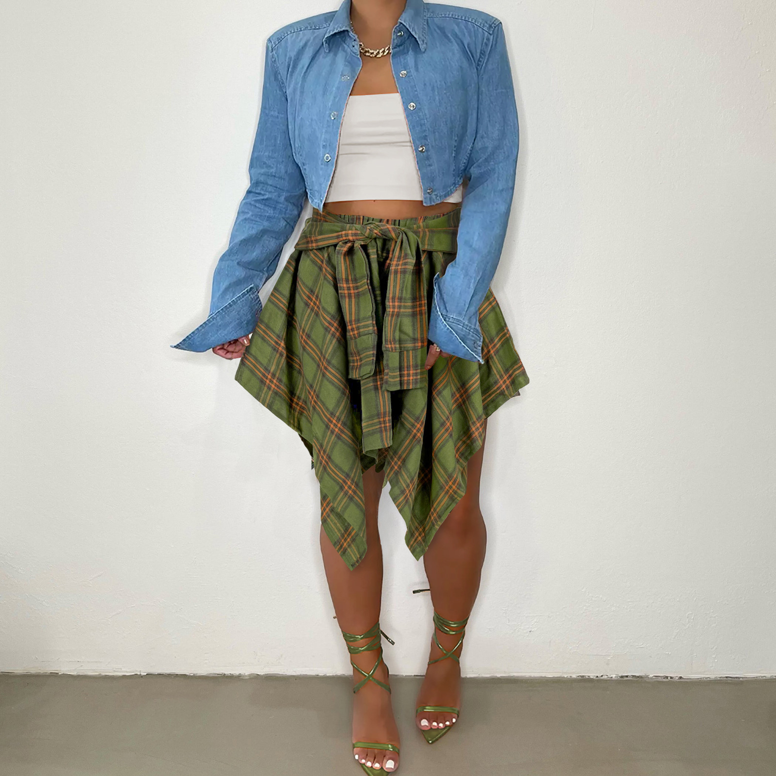 6556 草绿色模特图 2.jpg