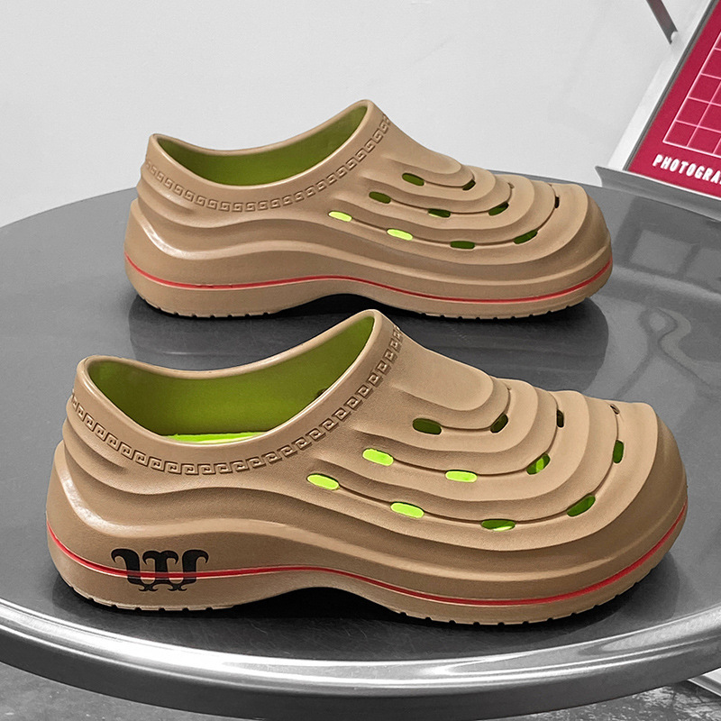 Zapatos de hombre de verano 2024 nuevos suelos suaves transpirables antideslizantes no se cansan de usar sandalias de conducción de playa