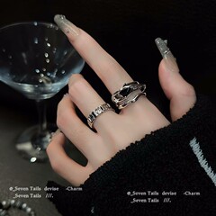 Minimalist geometric cold wind black crystal ring, unique design, fashionable and personalized, high-end, open-mouthed ring for trendy online influencers.