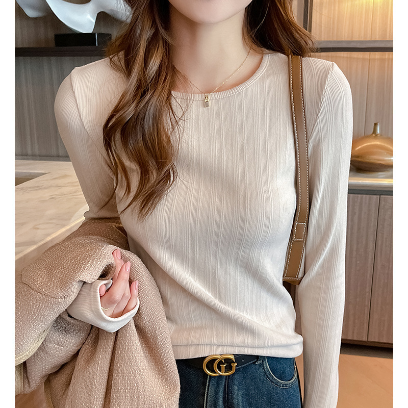 Korean Round Neck White Long-Sleeved T-Shirt for Women in Autumn and Winter, Slim Fit and Low-Necked Bottoming Shirt, Fashionable and Stylish Top Korean Round Neck White Long-Sleeved T-Shirt for Women in Autumn and Winter, Slim Fit and Low-Necked Bottoming Shirt, Fashionable and Stylish Top