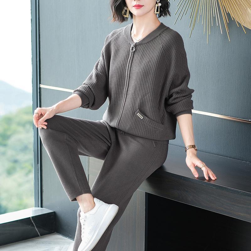 Autumn sports elegant sports suit for leisure