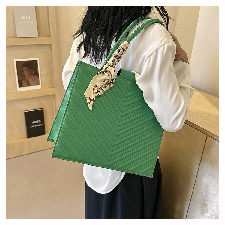 Impression Diamantmuster Seidenschal Textur Tote 2024 neuer Modetrend einfarbig lässige Umhängetasche_voghion.com