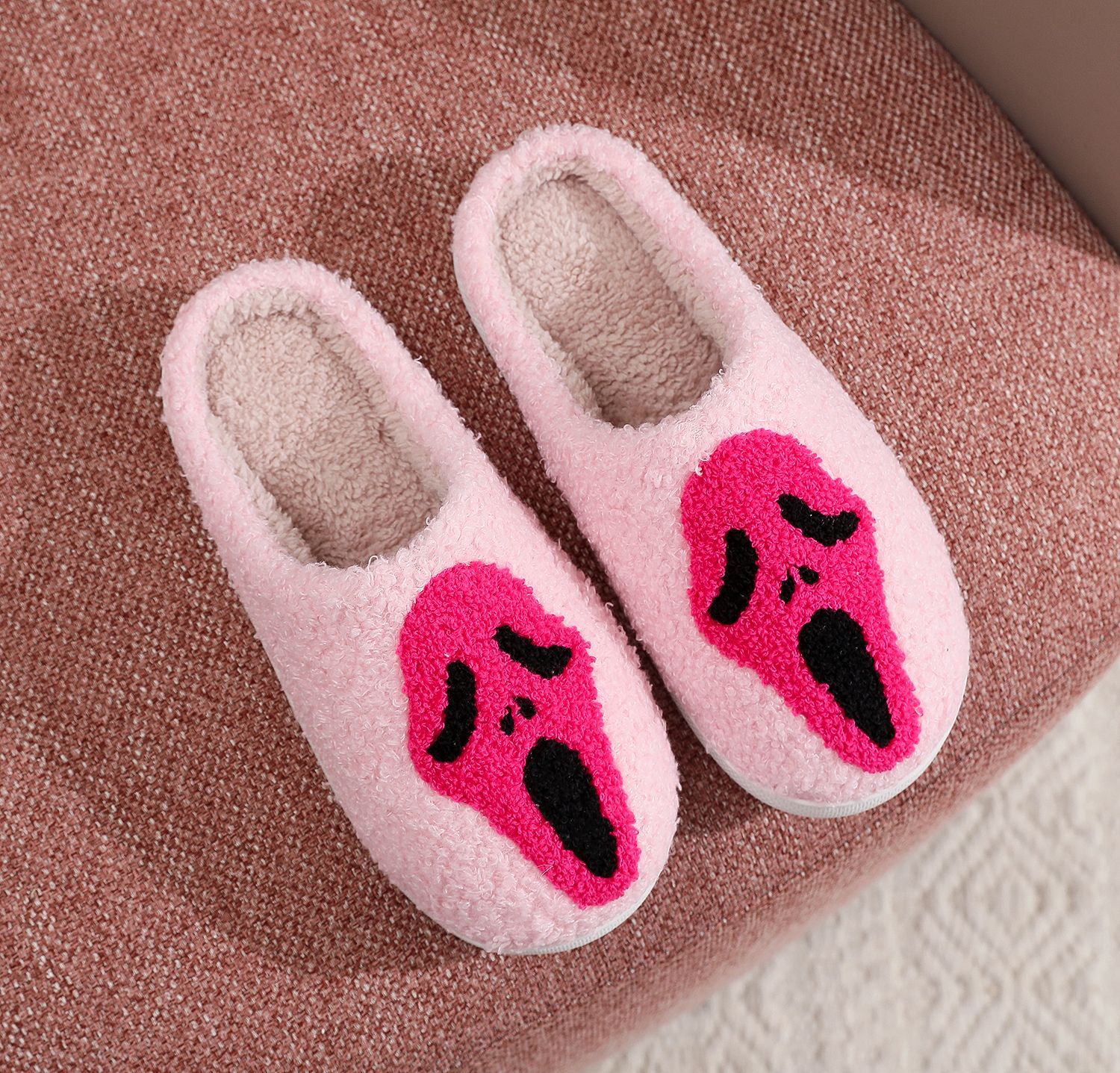 Wanterpantoffelen, laachend Kotteng, nei kräischend Schong, Halloween Skelettgréisst, Heemkotteng_voghion.com