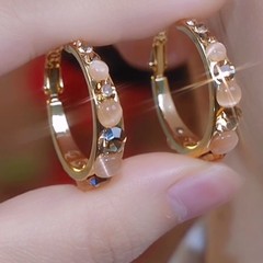 爆金カレー色のドリルイヤリング女性2025年の新型潮軽贅沢大気円イヤリングネット赤ファッション耳飾り