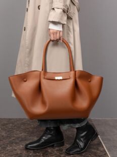 Capacious shoulder bag, high-quality style