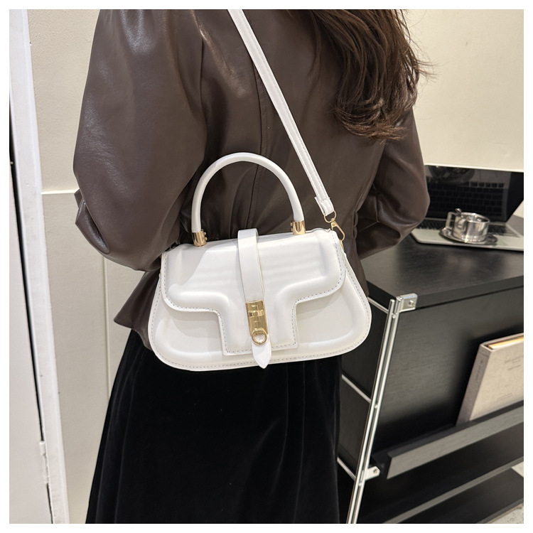 375g Weight Magnetic Buckle Closure Type Single Shoulder Strap Strap Type Square Bag Bags Type Casual, Shopping Occasion Pu Leather Material Solid Color Pattern All Seasons Season Women's Gender Vintage Style, Classic Style Style Square Shape Medium Size Women's Medium Pu Leather Solid Color Vintage Style Classic Style Magnetic Buckle Square Bag 12