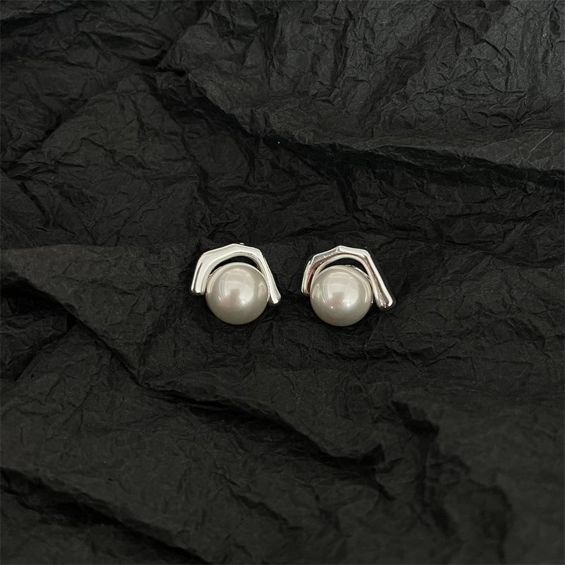 1 Pair Simple Style Geometric Solid Color Plating Imitation Pearl Ear Studs display picture 3
