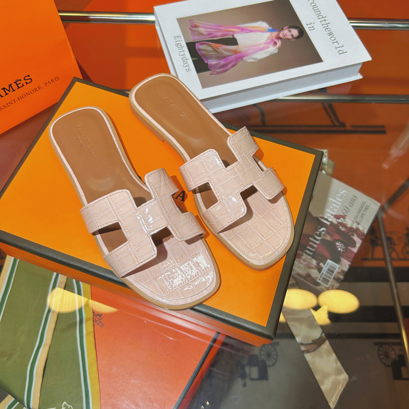 Women's Summer Fashion Versatile Outdoor Soft-Soled Matte Crocodile Pattern Sandals 2025 New Flat Non-Slip Slippers
