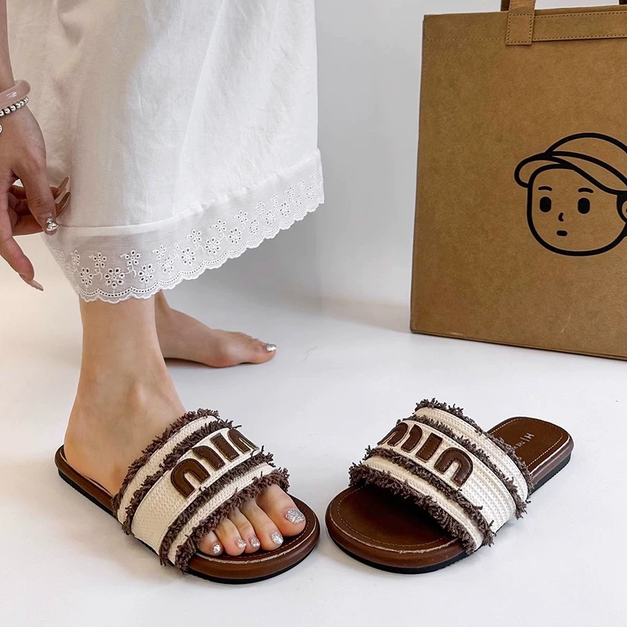 Твидовые повседневные плоские тапочки в корейском стиле для женщин, лето 2025, новая верхняя одежда, пляжные красивые маленькие сандалии для моря