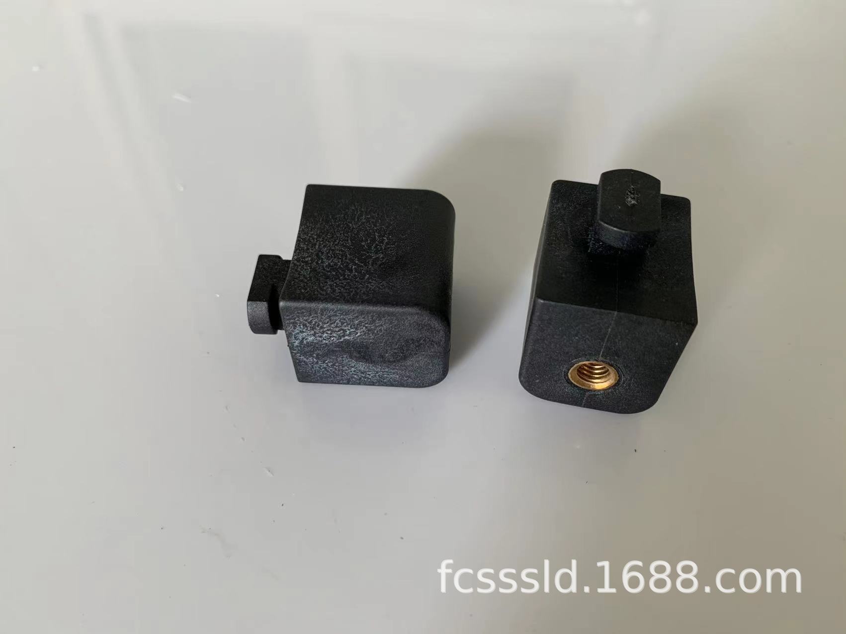 苏州厂家加工定 制注塑弯头 金属嵌件注塑 PP注塑