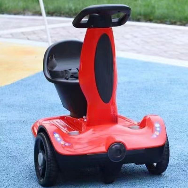 생기 넘치는 레드 + 대형 시트 + 안전벨트 - 초대형 배터리 + 조기 교육 + 듀얼 드라이브 + 음악 및 조명