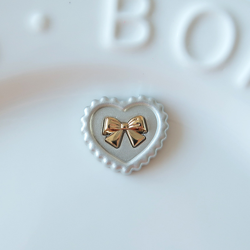 人気メッキ愛蝶ネクタイアクセサリー高級感シルバーグレー笑顔ヘアアクセサリー材料卸売り