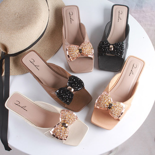 �羳�¿�����Y����һ����ЬŮ�ļ��⴩�r�����e�ճ��͸����ϛ�Ь