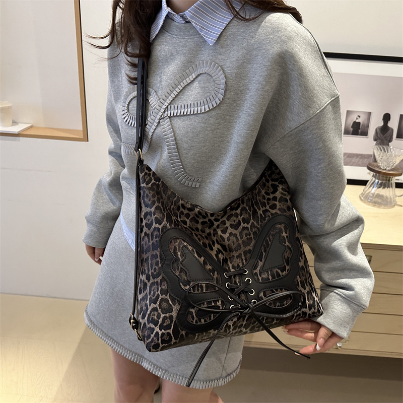 Bolso Tote con estampado de leopardo de moda Bolso de hombro de gran capacidad de moda de otoño e invierno de alta gama Bolso femenino de diseño 2025 Bolso retro