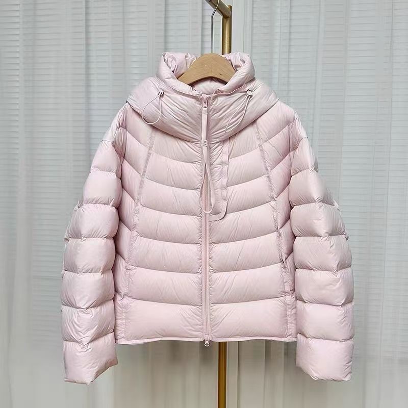 New autumn and winter styles: fashionable down-filled padded jackets for petite figures, featuring a puffy, ribbed design, a thickened hood, and a casual, warm, and comfortable outerwear look New autumn and winter styles: fashionable down-filled padded jackets for petite figures, featuring a puffy, ribbed design, a thickened hood, and a casual, warm, and comfortable outerwear look