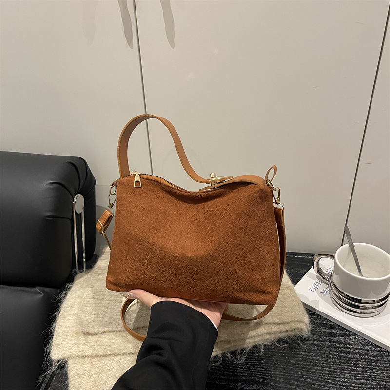 Retro Frosted Handbag Niche Armpit Bag Women's Winter New Shoulder Tote Bag Versatile Suede Crossbody Bag Retro Frosted Handbag Niche Armpit Bag Women's Winter New Shoulder Tote Bag Versatile Suede Crossbody Bag