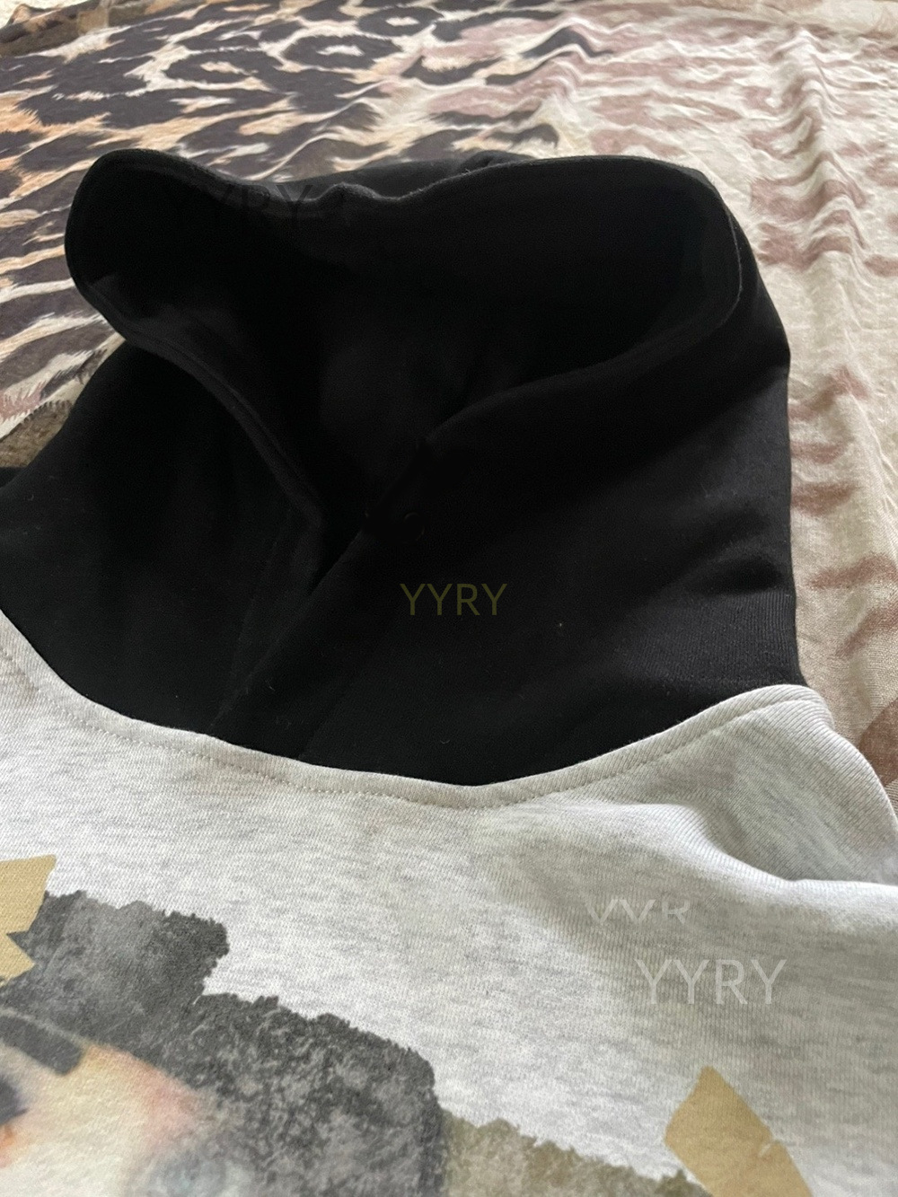 Y2K Dark Aesthetic Pullover Hoodie – Oversized Streetwear With Contrast Print & Pocket_viptrois.com