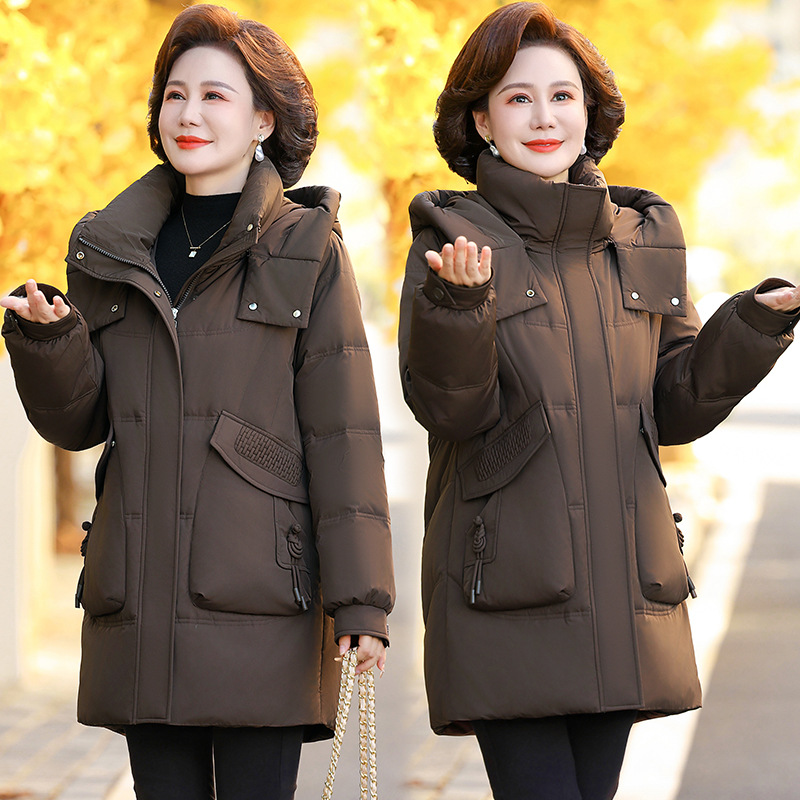 专柜同款中年妈妈羽绒服2025冬季宽松蓄热保暖白鸭绒女士减龄外套
