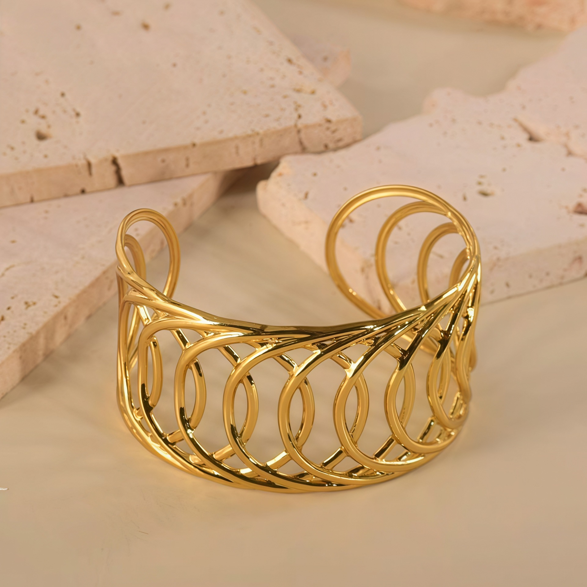 Brazalete de oro geométrico-2