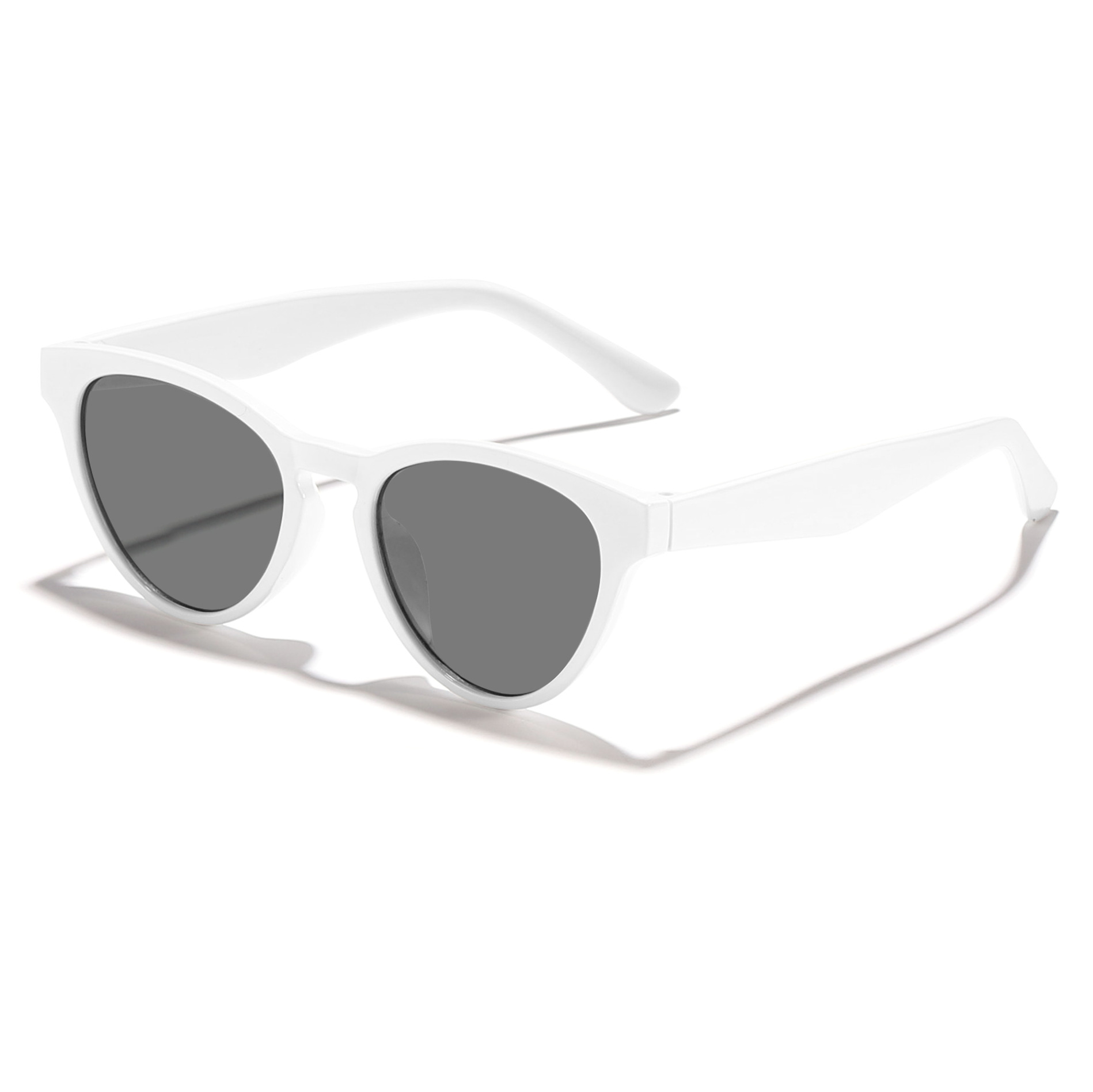 Nuevo estilo transfronterizo al por mayor ojo de gato gafas de sol para exteriores celebridades de Internet para mujeres con el mismo estilo de fotografía callejera personalizada con gafas de sol esenciales