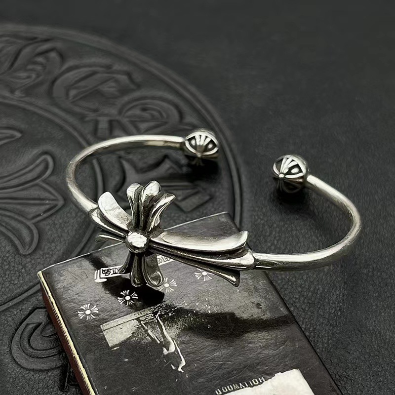 Retro elegant classic bracelet for men and women
