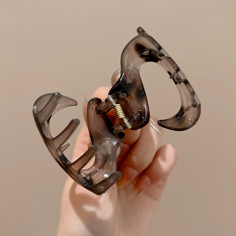 Retro temperamento medio atado clip de cabello para mujeres 2025 nuevo nicho de diseño clip de tiburón clip de cabello de cabeza detrás del toque de cabeza clip de cabello