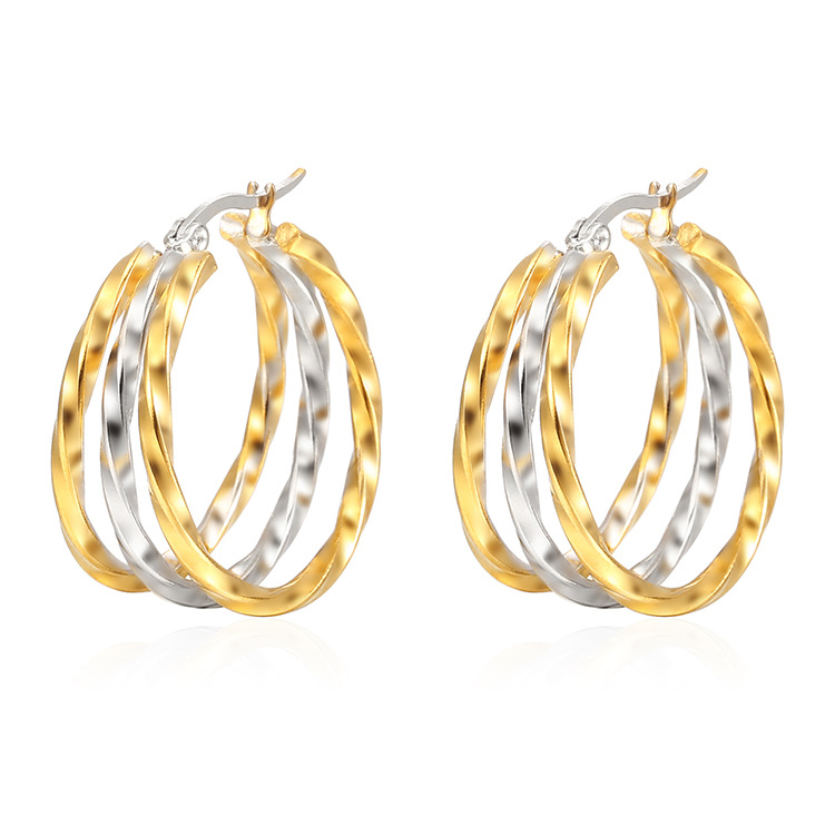 Pendientes de tres piezas de hilo retorcido entre oro