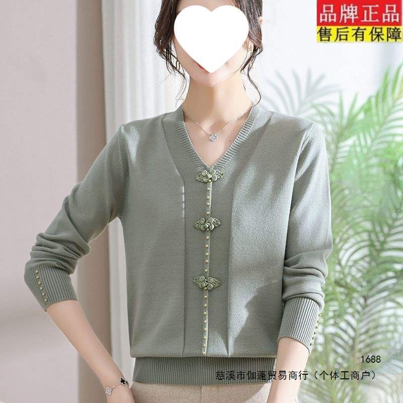 洋气妈妈新款春秋季针织V领上衣时尚中老年女秋装盘扣打底衫毛衣