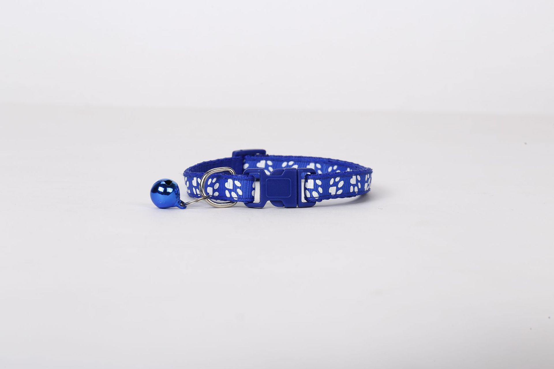 Collar de pegado de mascotas perros gatos una sola huella de pata impresa campana gatos brota gatito de nylon