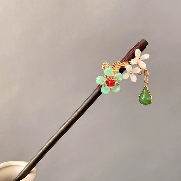 Green pendant, Chinese hairpin, flowered