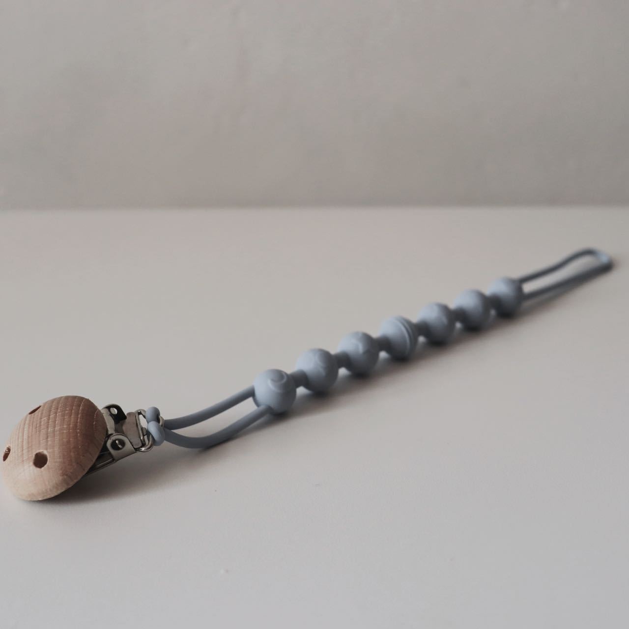 하늘 푸른 젖꼭지 체인