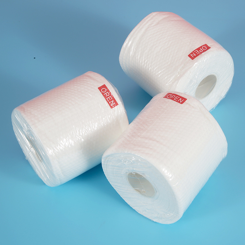 Disposable wet wipes for face washing