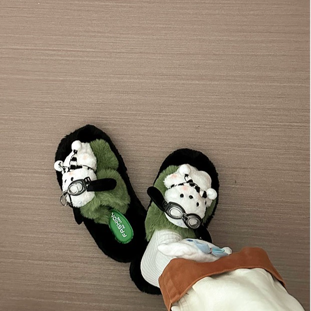 Женские тапочки с мультяшным принтом на толстой подошве, новая модель осени и зимы 2024 года для улицы и дома, бесшумные, нескользящие, из хлопкового материала, удобные.