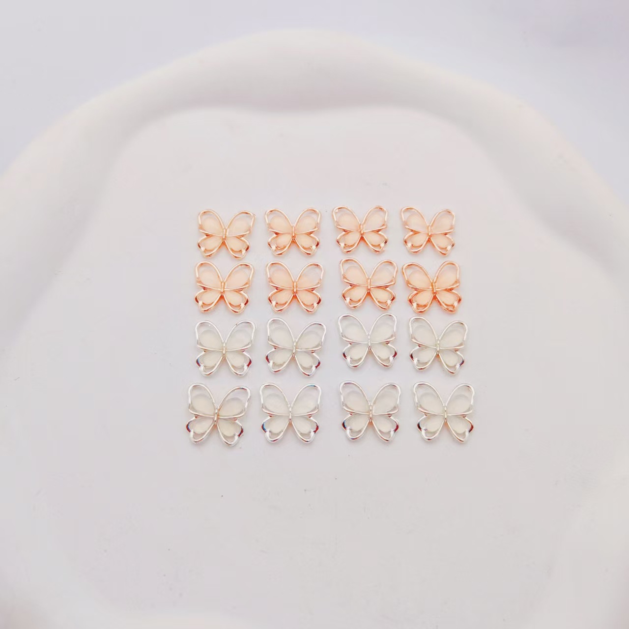 반짝이는 네일아트 나비 합금 장식품 인기 네일아트 캣아이 나비 빈티지 메탈 다이아몬드 웨어러블 네일 액세서리 도매
