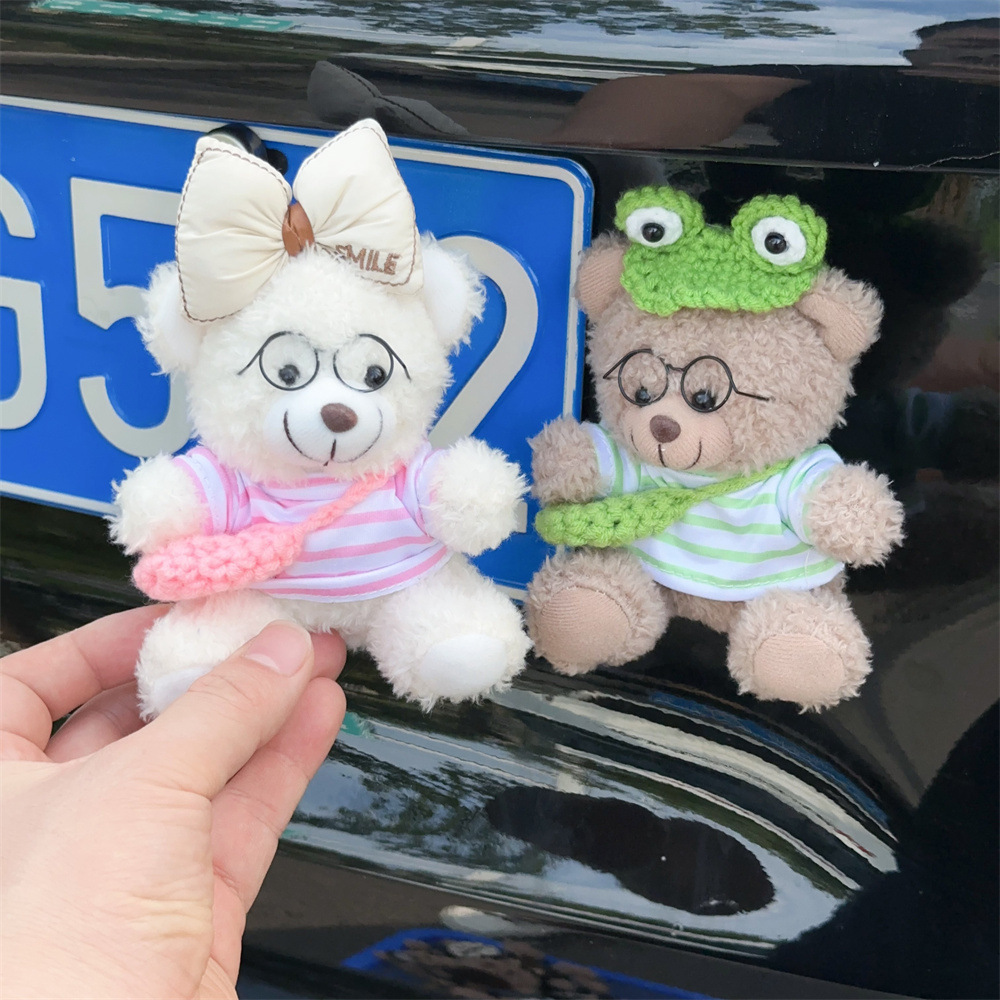 Colgante de coche Colgante trasero Dibujos animados lindo oso trasero trasero muñeca adorno pegatina baúl fuera del coche muñeca