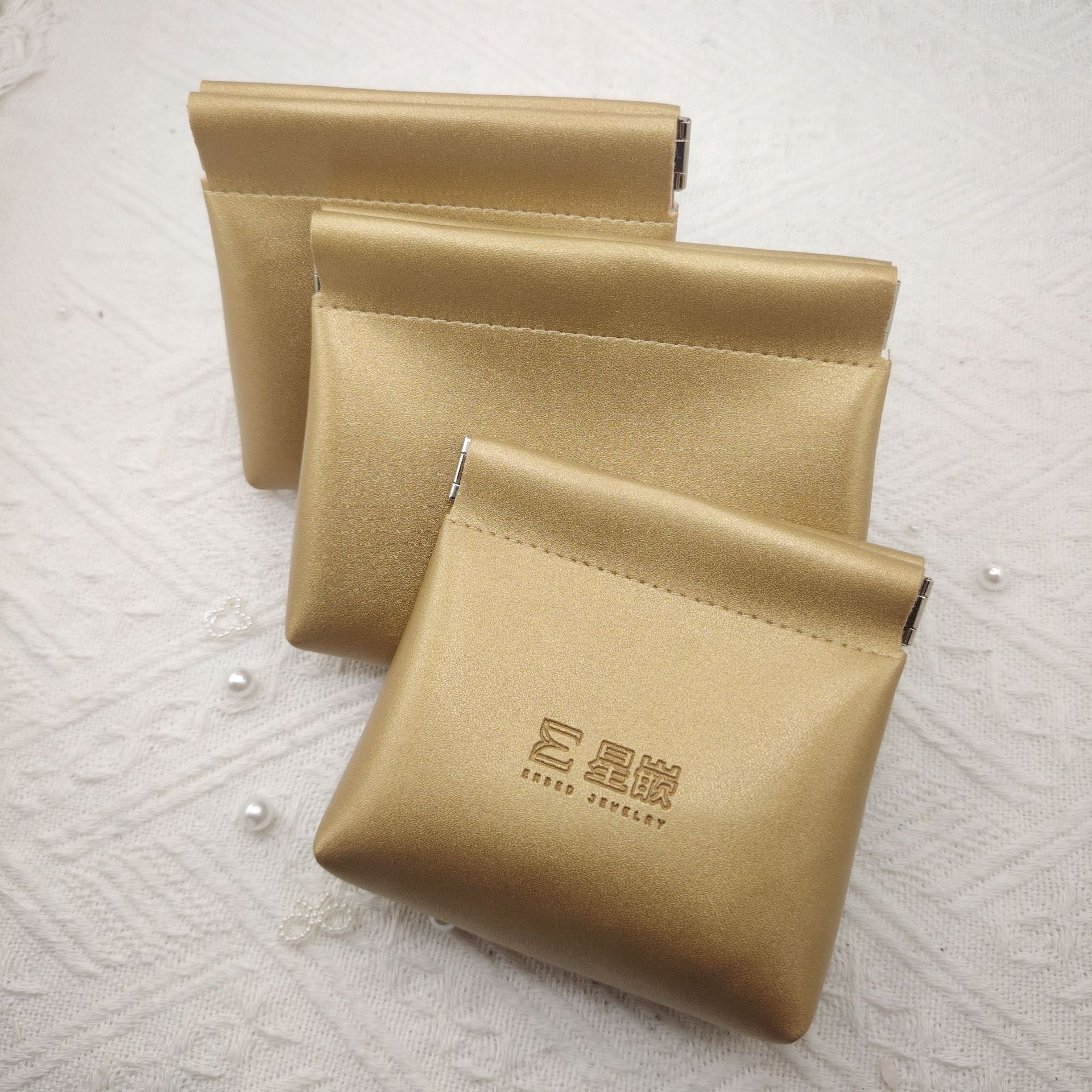 轻奢金色PU弹片袋方底珠宝收纳袋子可定制款式精致按扣饰品包装袋