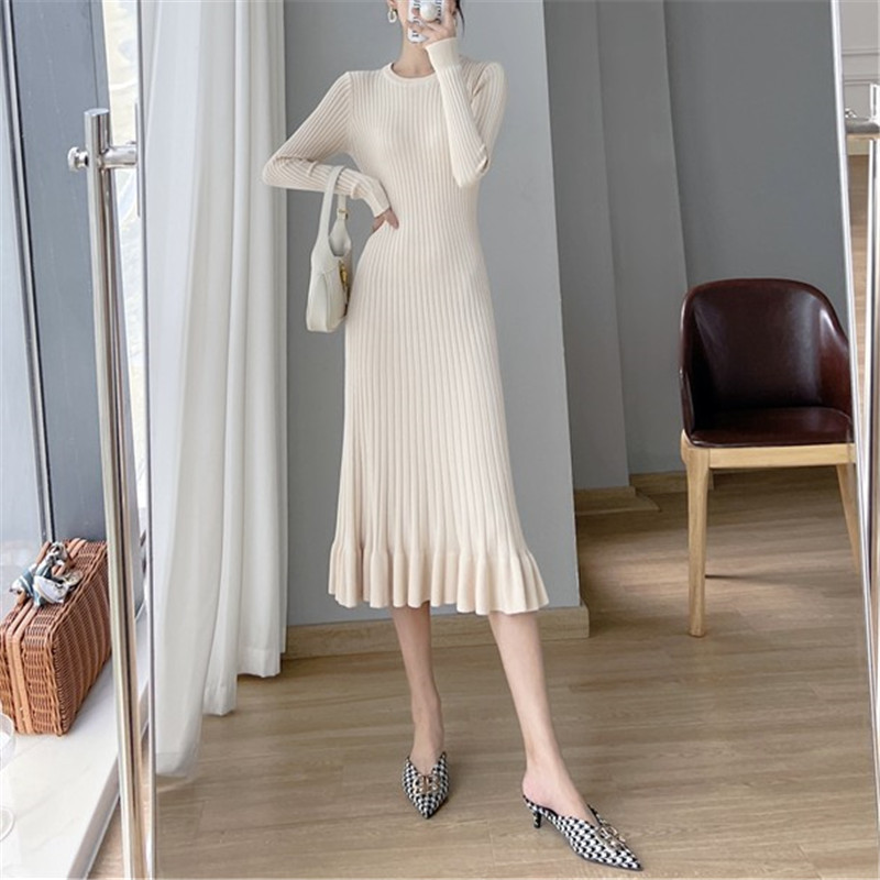 Herbst Fischschwanz Strickkleid Damen, mittellang über dem Knie, Basislage und schmale Passform, gepaart mit einem Pelzmantel für_voghion.com