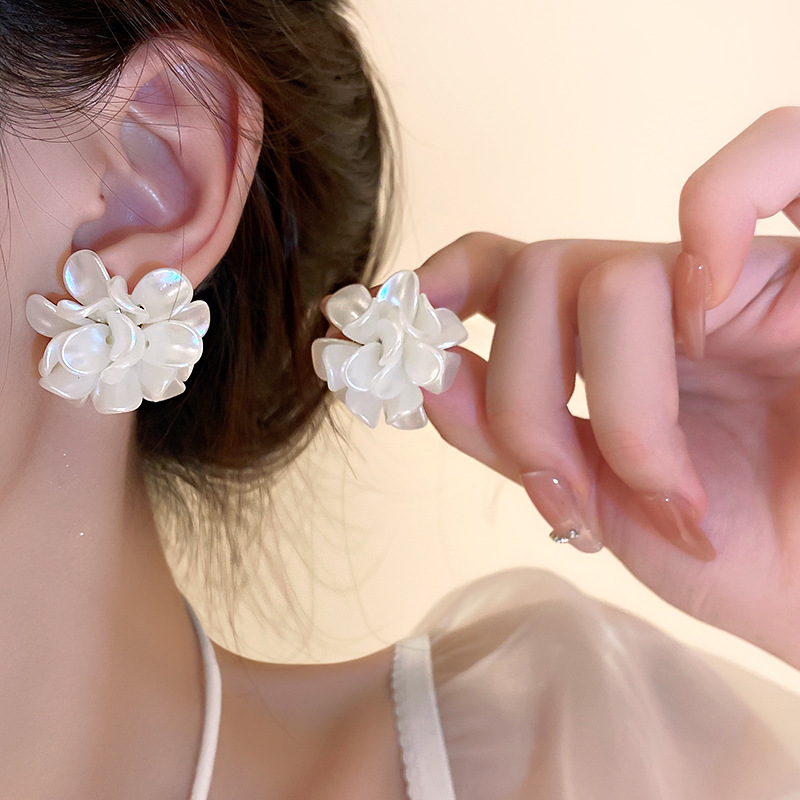 Pendientes de perlas con borla de flores de alta calidad con aguja de plata Pendientes de todo fósforo de moda francesa de nuevo estilo Pendientes de alta calidad de lujo ligero
