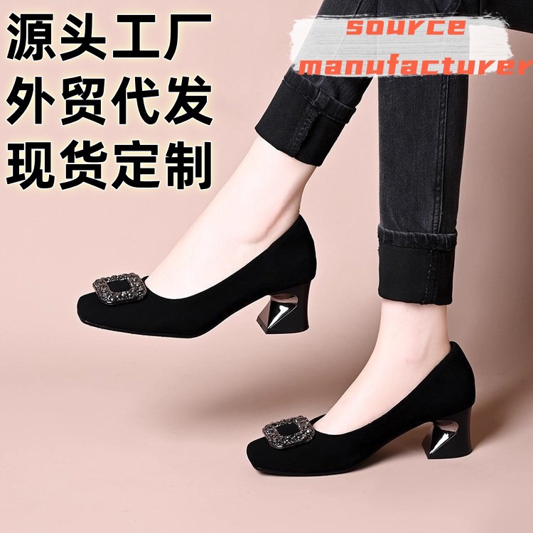 Zapatos de talón único de diamante para mujeres 2025, nueva moda de mujer negra no cansada zapatos de mujer zapatos de otoño poco profundos
