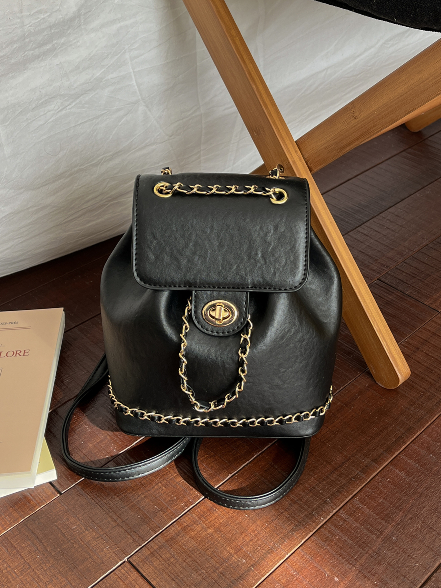 Mochila coreana de nicho para mujeres 2026 nueva sensación de alto nivel mochila de viento fragante retro cadena mochila