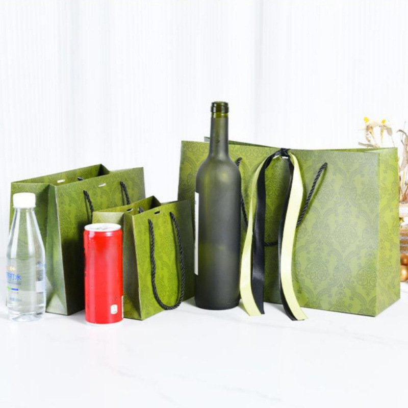 White Cardboard Shopping Packaging Bag Large Capacity with