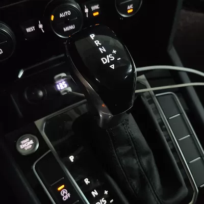 Suitable for Magotan Cc Crystal Gear Handle Baolai Golf Tiguan Pasasa Car Accessories Gear Handlebar Head (Cab and accessories) - matte-led-handle-leather-white-light-jetta-vs52019-2023