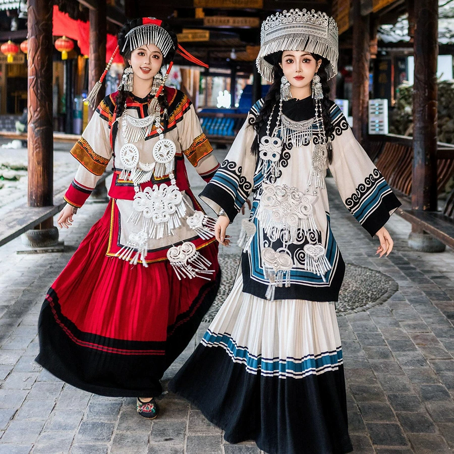 Костюмы этнических меньшинств И, костюмы Лианшань, Юньнань Даля, вышивка путешествий в Лисицзяне, фотографии путешествий, фотографии лучших друзей