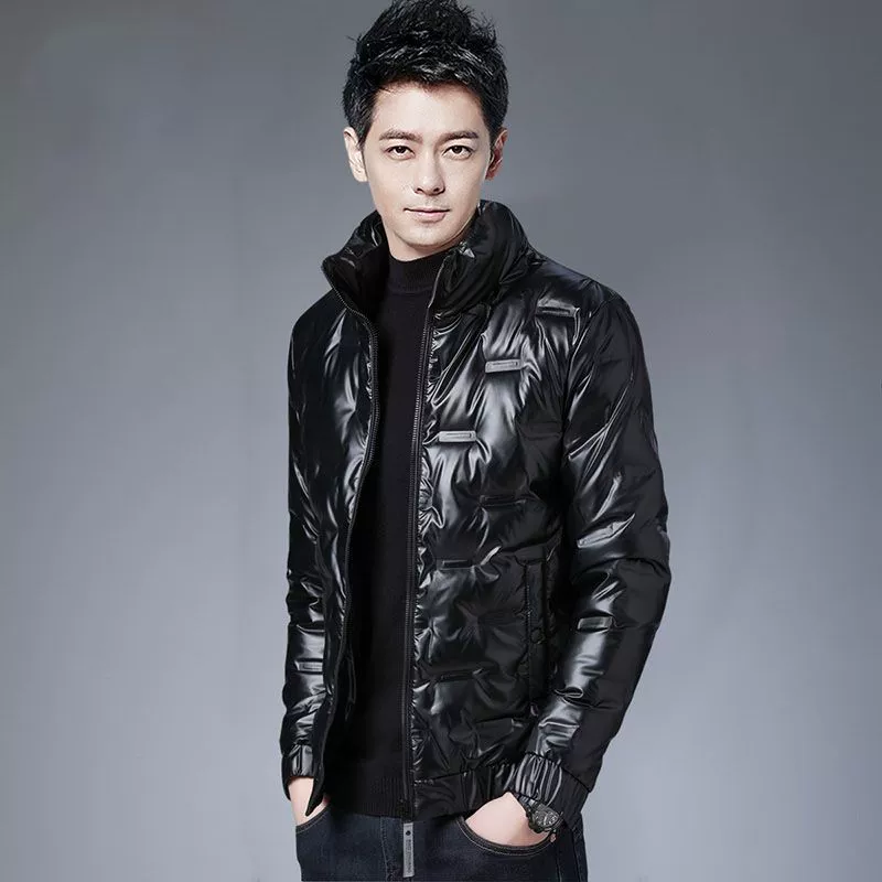Глянцевая легкая Хлопковая мужская короткая зимняя Новинка, модное утолщенное теплое Мужское пальто с воротником-стойкой в Корейском стиле, модный бренд